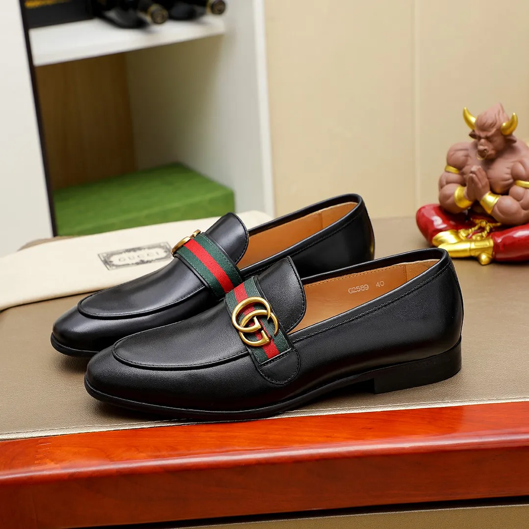 Men's men's shoes 💰380 🆘【GUCCI】Gucci ·🐂里· Hot-selling beanie shoes, top brand luxury, top quality, latest fashion beanie shoes.. The upper is made of original first-layer cowhide. (Full first-layer water-dyed 🐂 leather and lining). The original stylish and stylish soft rubber wear-resistant and non-slip outsole is light and comfortable on the foot, available in 2 colors! Matching code: 38 / 45